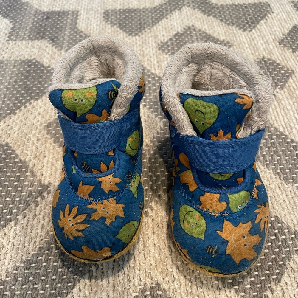 Toddler soft bogs boots - size 4